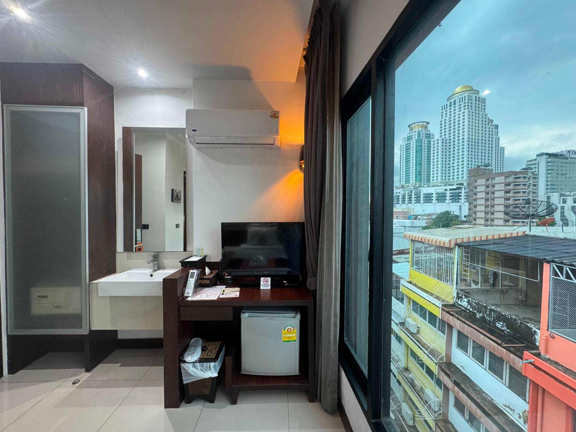Collection O The Bangkok Airport Link Suite Экстерьер фото